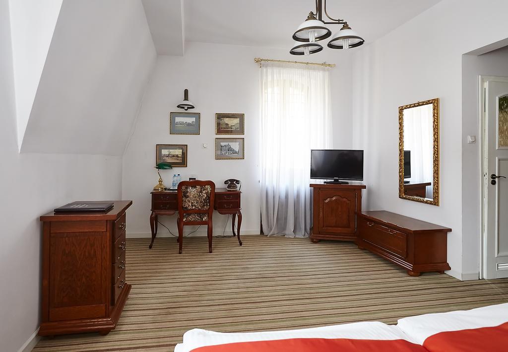 Hotel Palac W Myslecinku Бидгошч Екстериор снимка