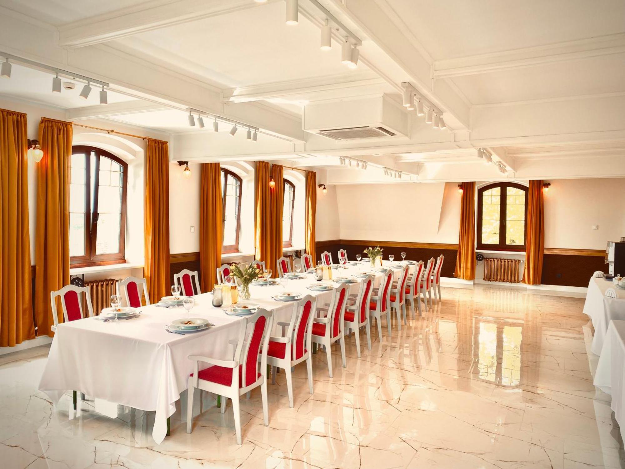 Hotel Palac W Myslecinku Бидгошч Екстериор снимка